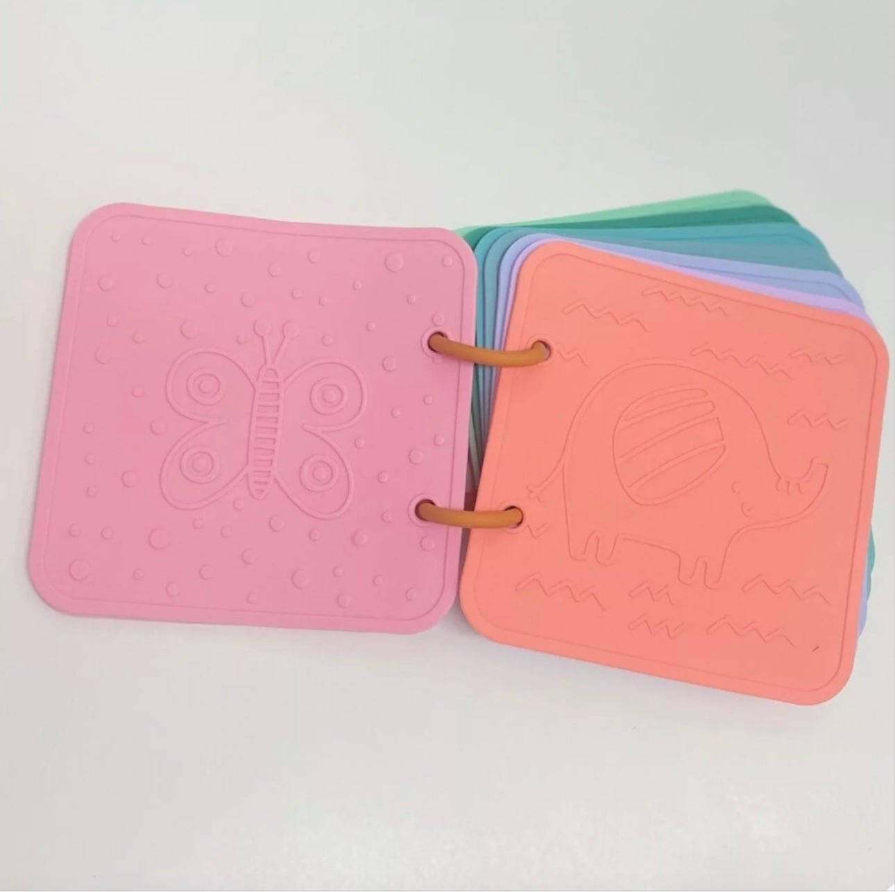 Livre sensoriel - silicone rose - Les ptites soeurs