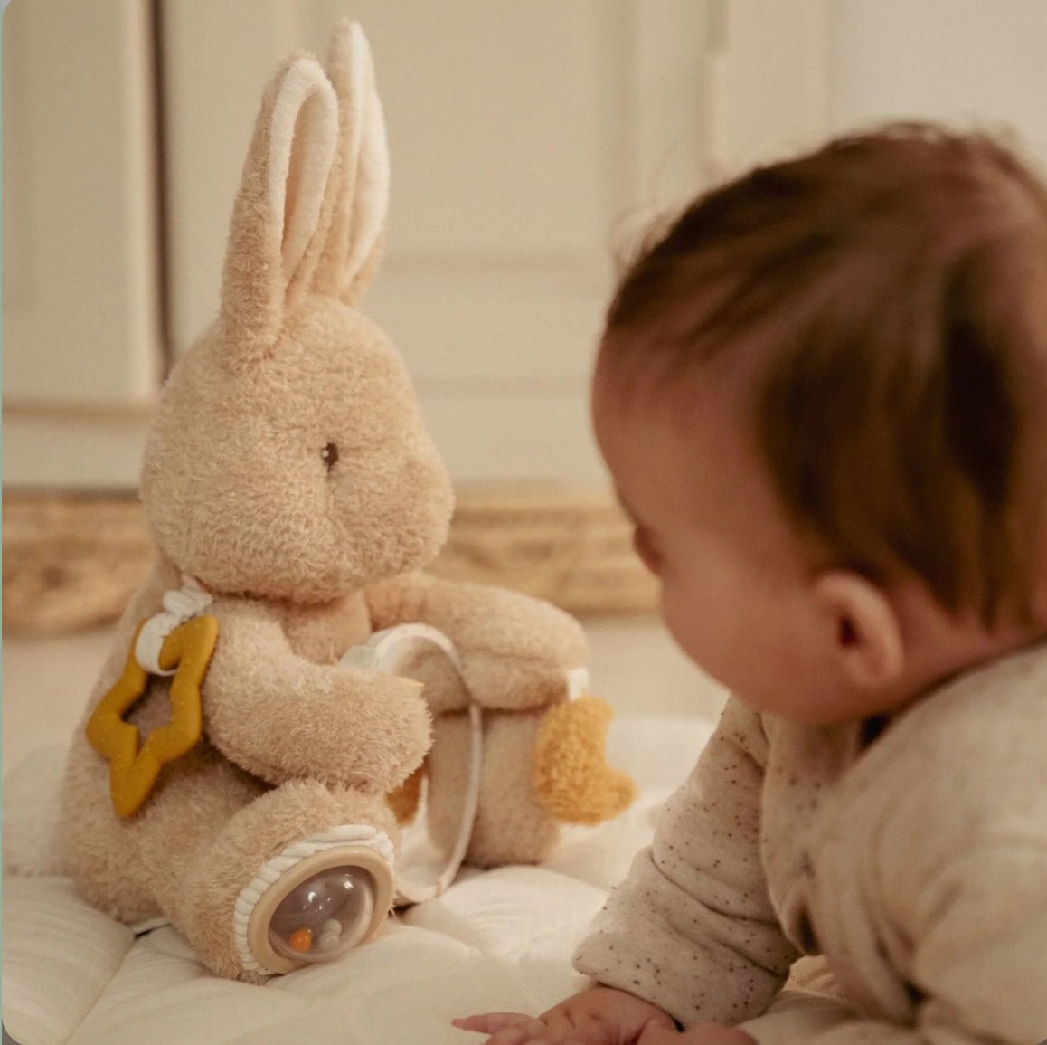 Peluche d’activités lapin - Les ptites soeurs