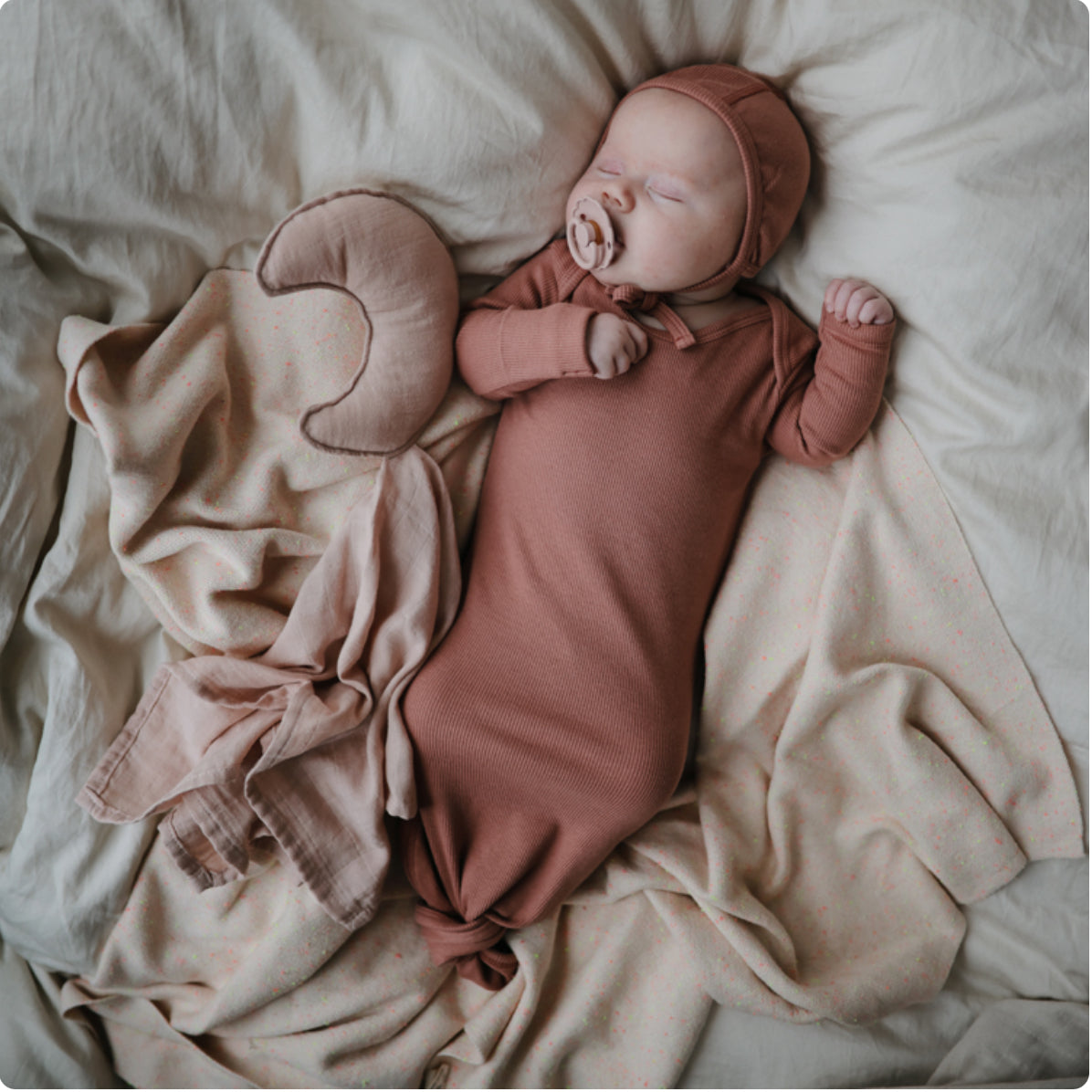 Bonnet de naissance à nouer - Cedar