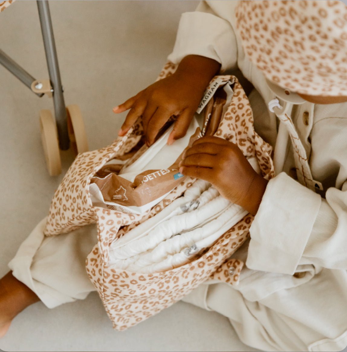 Pochette range couches en gaze de coton - Léopard « baby love » - Les ptites soeurs