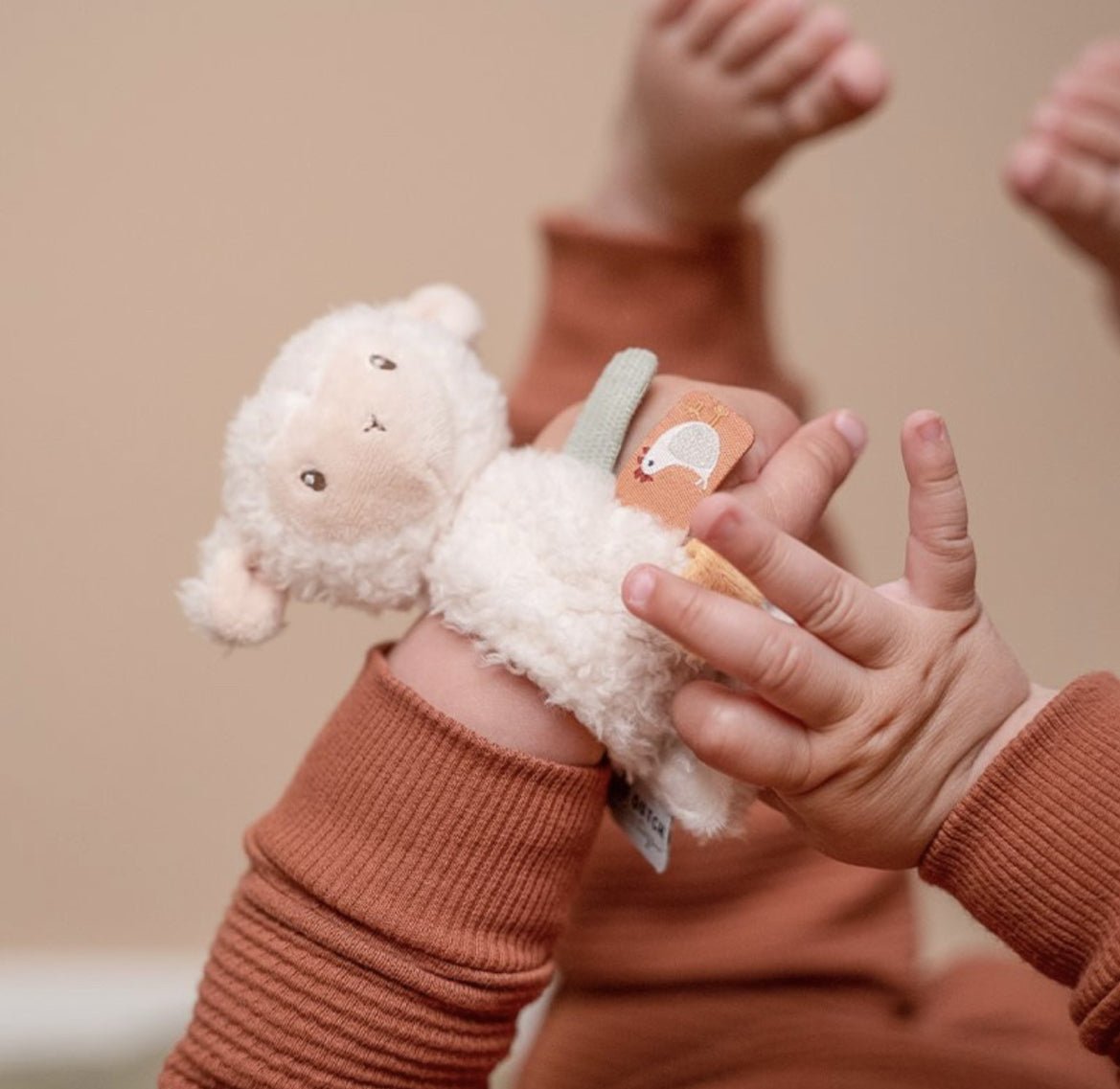 Hochet de poignet mouton - Les ptites soeurs