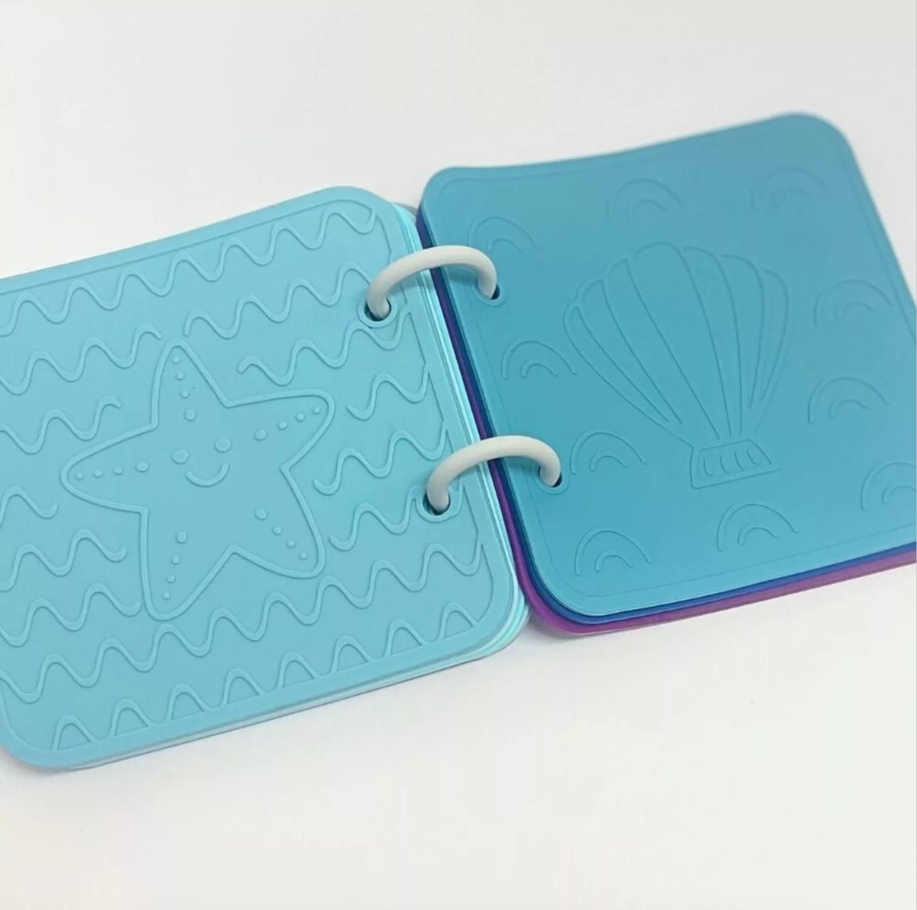 Livre sensoriel - silicone bleu - Les ptites soeurs